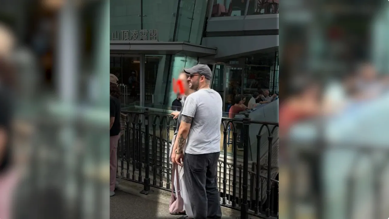David Varela en una calle de Hong Kong.